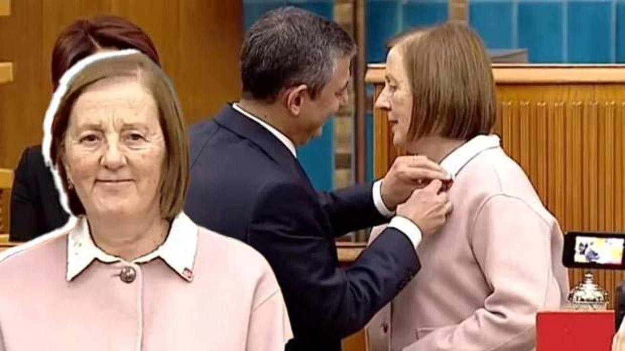 Parti parti geziyor: Selma Aliye Kavaf şimdi de CHP’ye katıldı