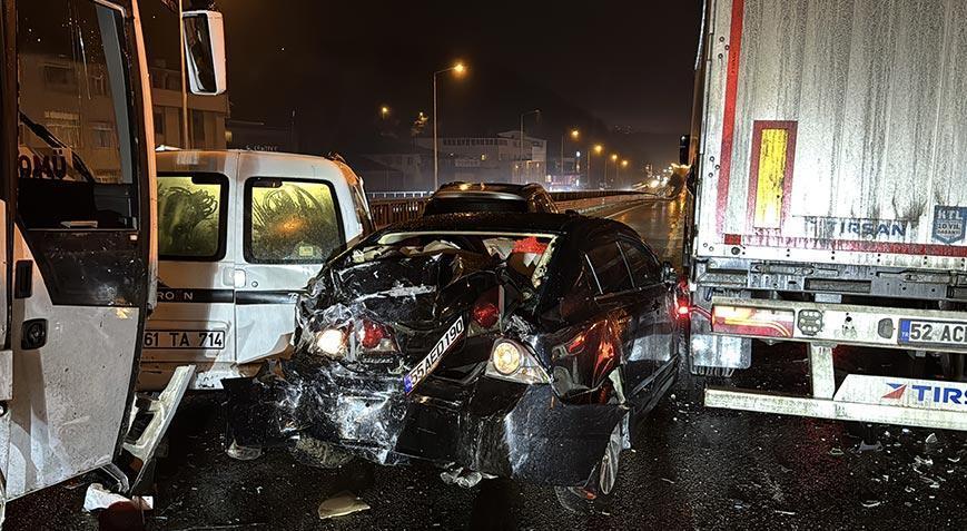 Samsun’da 8 araçlı zincirleme kaza! 2 kişi yaralandı