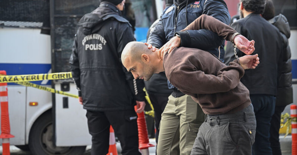 Santa Maria Kilisesi davasında gülen teröristi hakim uyardı | SON DAKİKA HABERİ | Son dakika haberleri