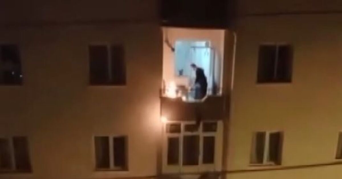 Sinir krizi geçirip, balkonunu ateşe verdi; o anlar kamerada – Güncel haberler | Son dakika haberleri