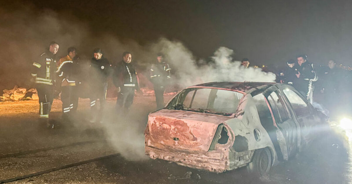 Uşak'ta yanan otomobilde cansız beden bulundu | Son dakika haberleri