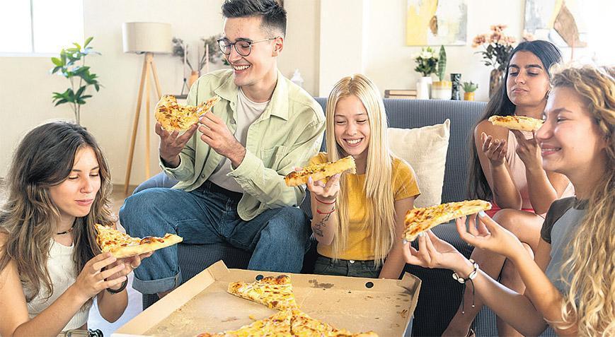 Z kuşağı yemek yapmayı değil sipariş vermeyi biliyor! Yumurta bile kıramıyorlar
