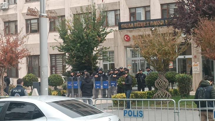 Batman Belediyesi’nden açıklama: Usulsüz işe alındığı belirtilen 112 kişinin sözleşmesi feshedildi