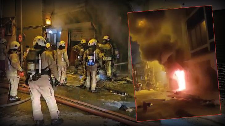 Beyoğlu’nda 3 katlı binada yangın! Vatandaşlar panikle kendilerini dışarı attı