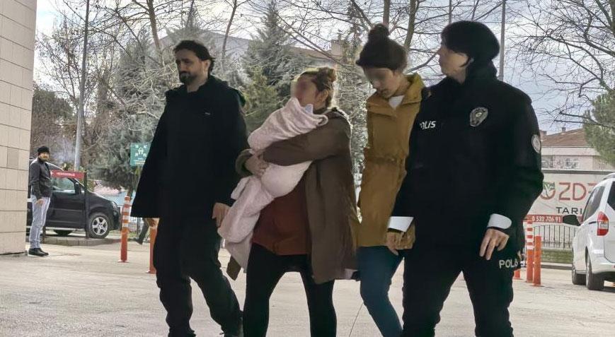Biri 30, diğeri 25 yaşında! Kucaklarında bebekle yakalandı