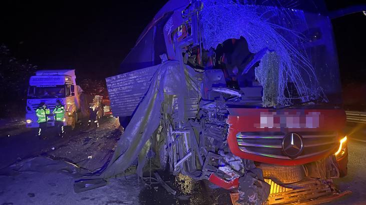 Bolu’da yolcu otobüsü TIR’a çarptı! 6 kişi yaralandı