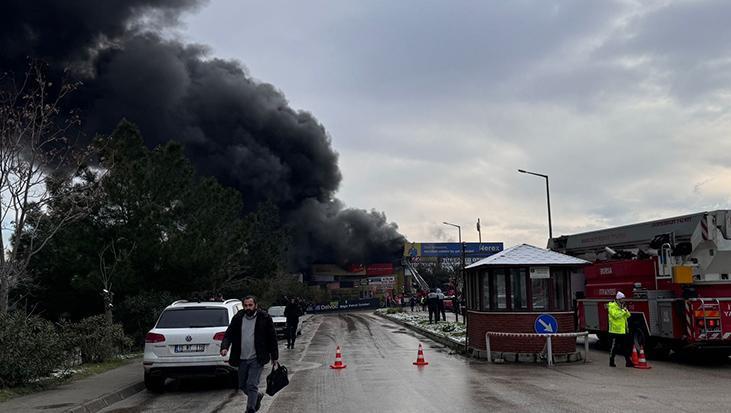 Bursa’da madeni yağ satışı yapan işyerinde yangın