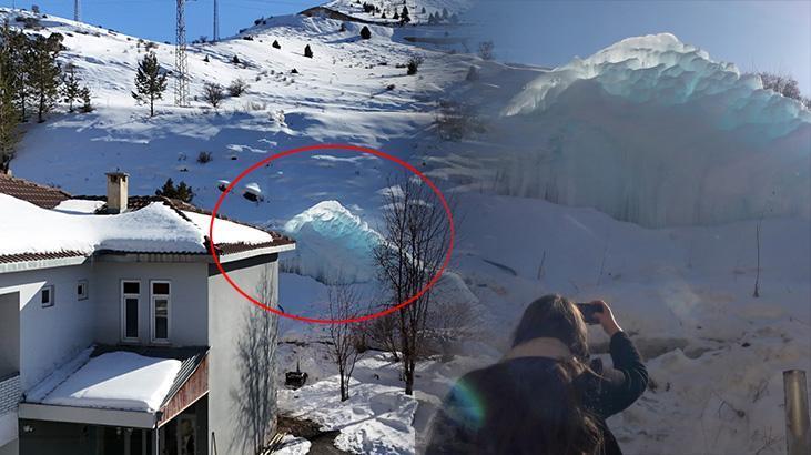 Dev buz kütlesinin altındaki sır: Yoldan geçenler durup fotoğrafını çekiyor