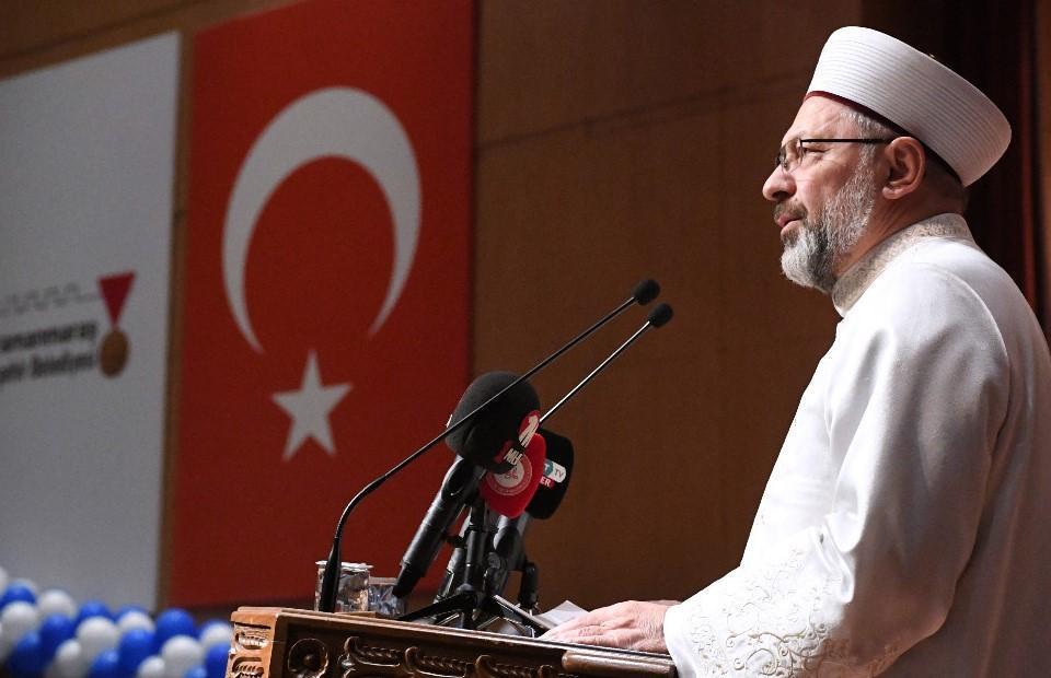 Diyanet İşleri Başkanı Erbaş’tan Berat Kandili mesajı