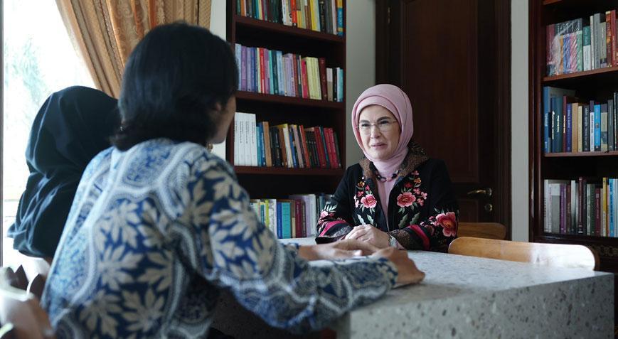 Emine Erdoğan, Endonezya’da Yunus Emre Enstitüsünü ziyaret etti