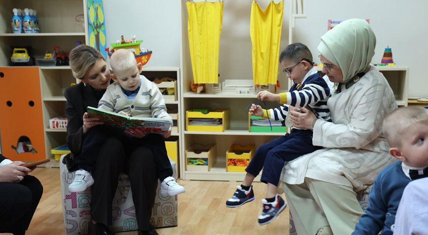 Emine Erdoğan, Olena Zelenska ile Ankara’daki Ukraynalı yetim çocukları ziyaret etti