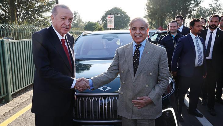 Erdoğan, Pakistan Başbakanı Şerif’e Togg hediye etti