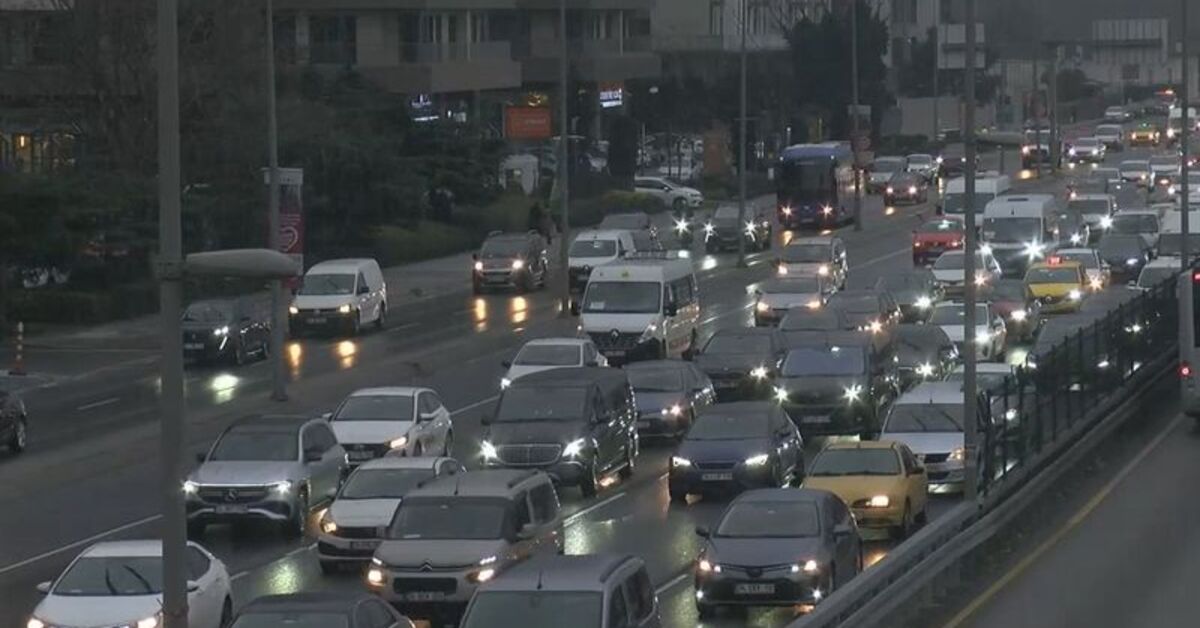 İstanbul'da trafik yoğunluğu yüzde 80'e ulaştı – Güncel haberler | Son dakika haberleri