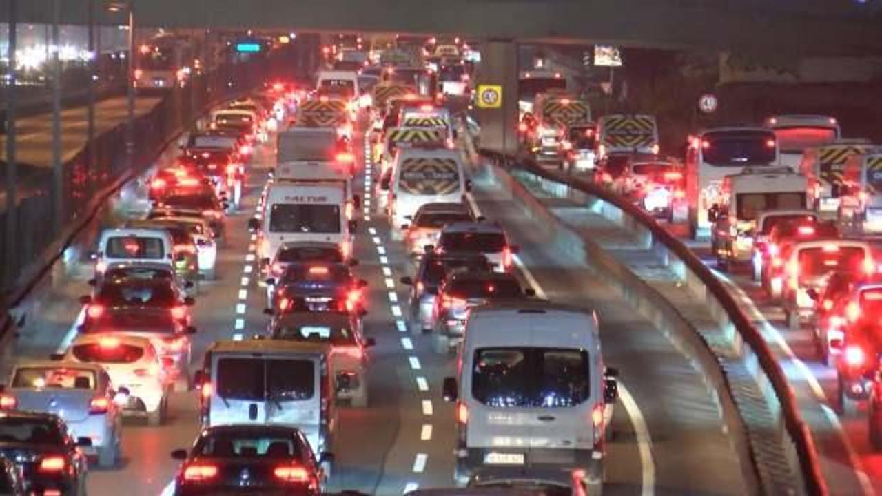 İstanbul’da ara tatil sonrası trafik yoğunluğu!