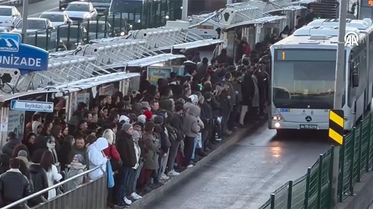 İstanbul’da haftanın ilk iş gününde trafik kilit!