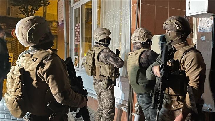 İstanbul’da operasyon: EMEP ve DEM Parti il yöneticilerinin de bulunduğu 52 kişi gözaltında