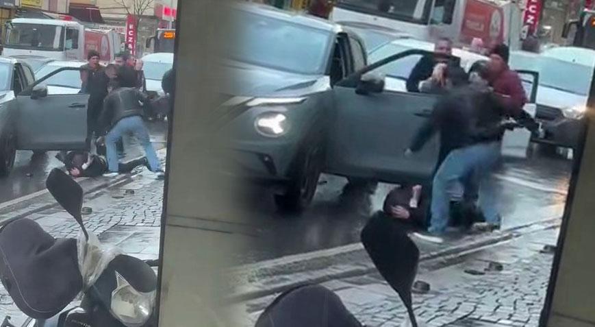 İstanbul’da park yeri kavgası! 3 kişi sürücüye saldırdı