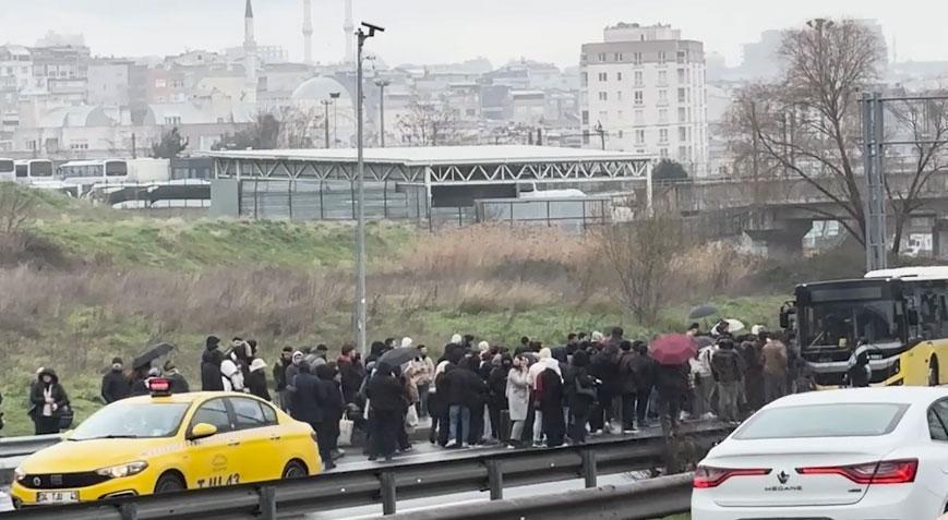 İstanbul’da viyadük düzenleme çalışması! Metro hattını kullanan yolcular isyan etti
