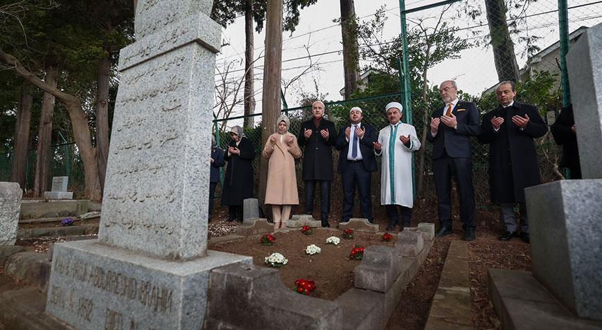 TBMM Başkanı Kurtulmuş, Abdürreşid İbrahim Efendi’nin Tokyo’daki kabrini ziyaret etti