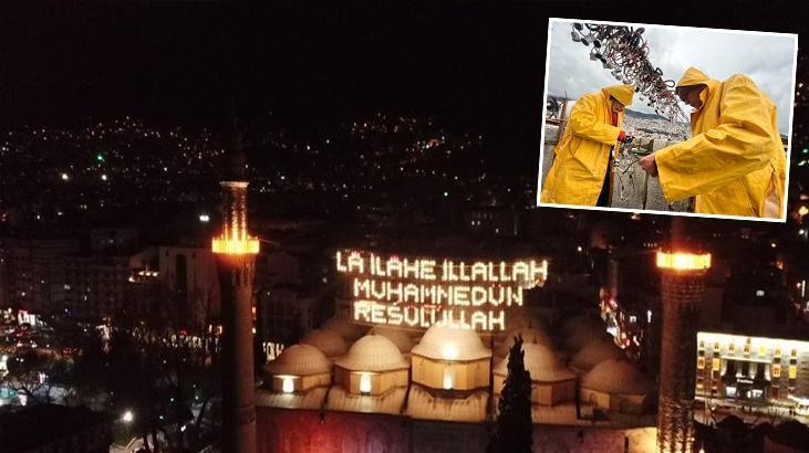 70 metre yükseklikte ‘mahya’ asıyorlar! Zorlu hava şartları ustaları yıldırmıyor