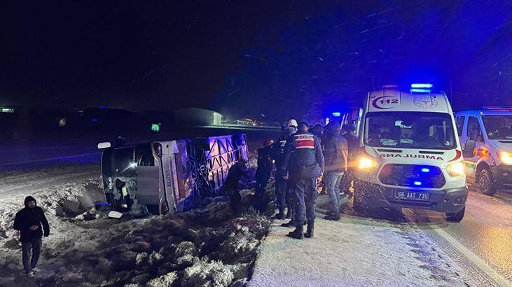 Aksaray’da feci kaza! Yolcu otobüsün devrildi: 20 yaralı