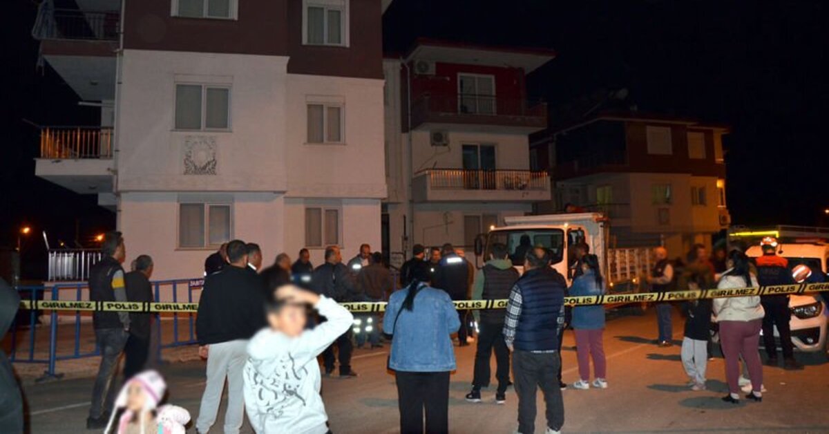 Antalya'da çatlak oluşan 9 daireli bina tahliye edildi | Son dakika haberleri