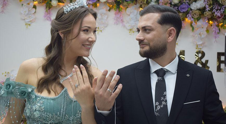 Baver ile Alman Malena, Batman’da nişanlandı! ‘Bana prenses gibi hissettiriyor’