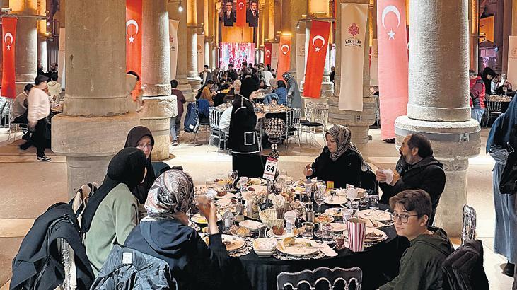 Binbirdirek Sarnıcı’nda iftar sofrası