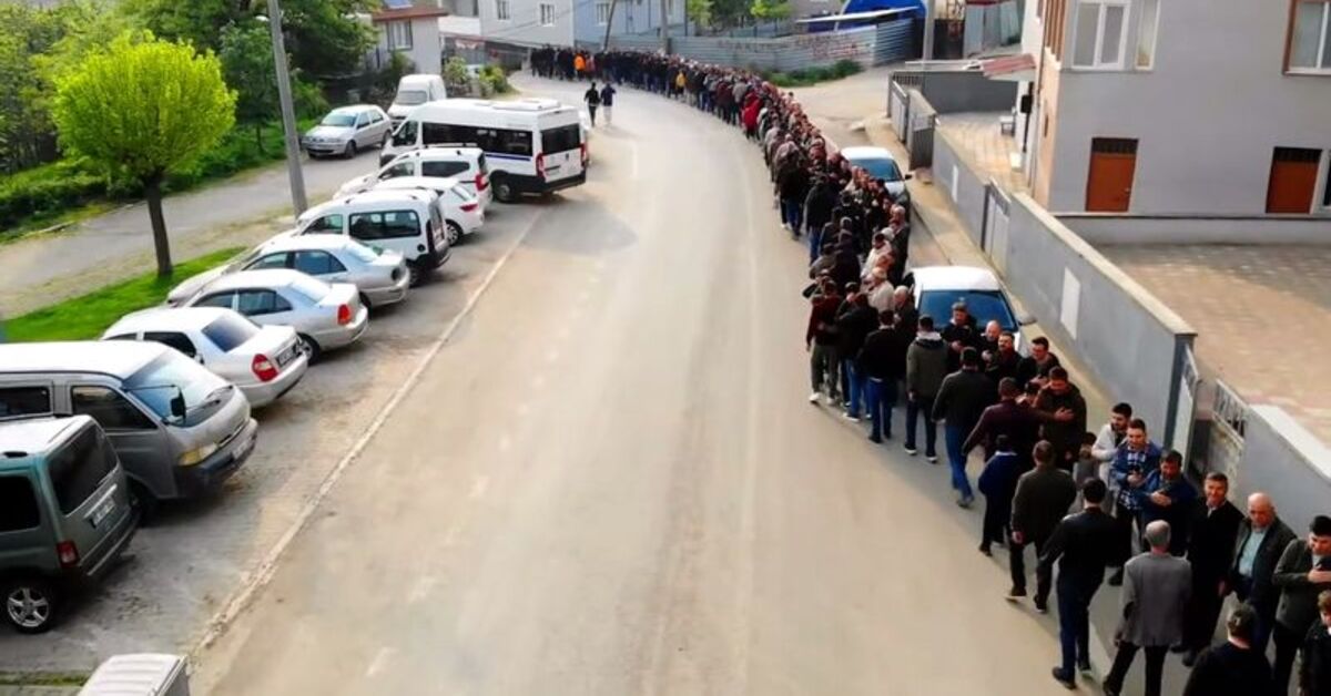 Bursa haberleri: Bu mahalle başka mahalle! 1 kilometrelik bayramlaşma kuyruğu | Son dakika haberleri