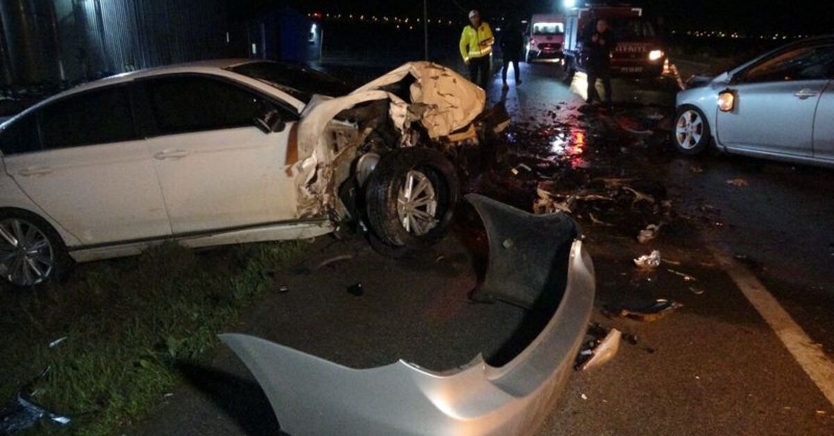 Çanakkale'de iki otomobil kafa kafaya çarpıştı: 3 ölü, 1 yaralı