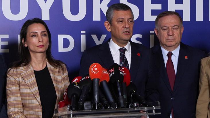 DEM Parti Heyeti, Saraçhane’deki İBB binasında Özgür Özel ile bir araya geldi