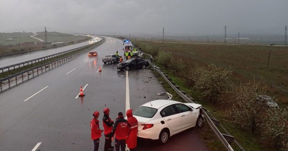 İstanbul-İzmir Otoyolu'nda zincirleme kaza: 2 ölü, 4 yaralı | Son dakika haberleri