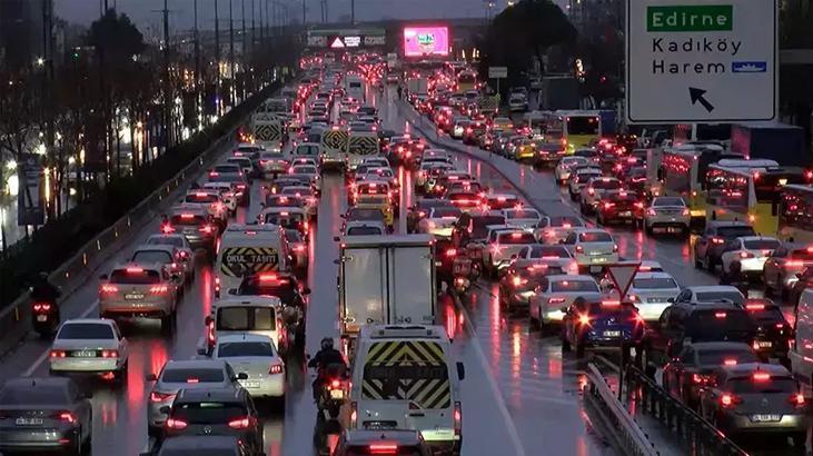 İstanbul’da iş çıkışıyla beraber trafik yoğunluğu yüzde 80’e yükseldi