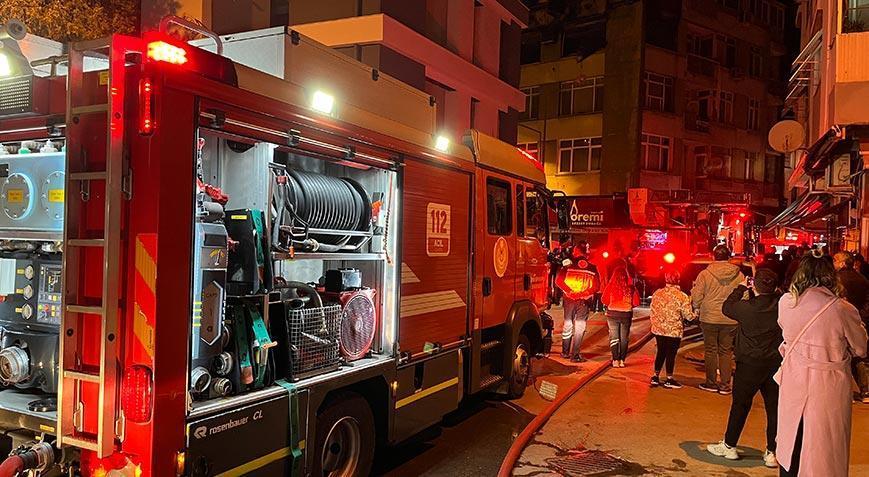 İzmir’de korkutan yangın! 1 kişi dumandan etkilendi