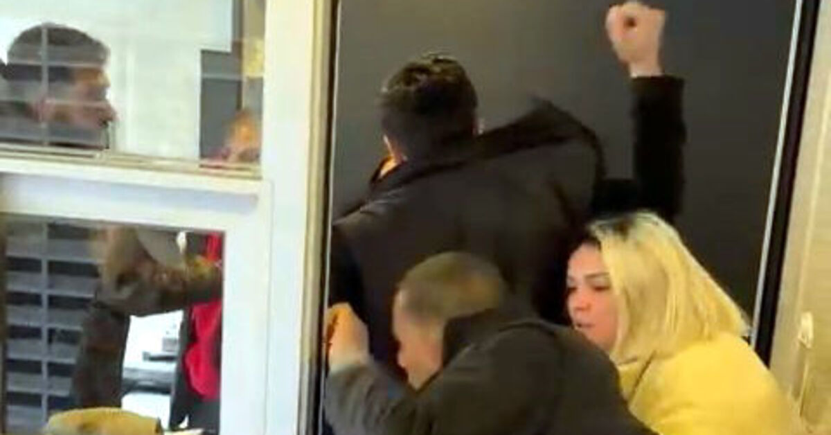 Olay anı kamerada! Eski ve yeni yönetimin site kavgası | SON DAKİKA HABERLER | Son dakika haberleri