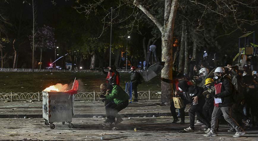 Saraçhane’de polise saldıran gruba müdahale edildi