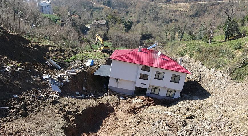 Uçuruma sürüklendi, çatlak dahi yok! Çok konuşulan ev için karar