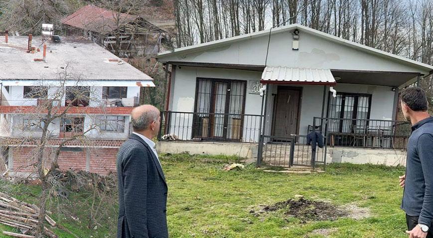 Yaşam haberleri! Afet bölgesi Sakarya Hendek Bakacak Mahallesi’nde yollar çöktü, evler yamuldu!