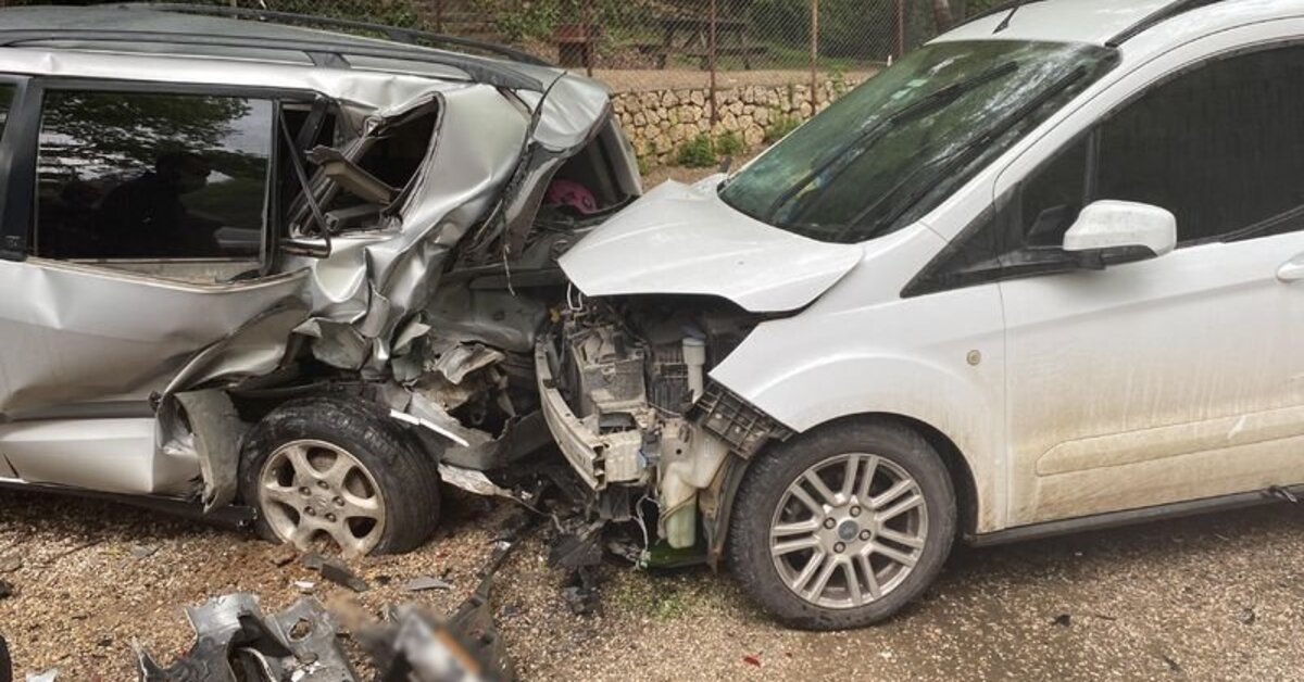 Adana'da cenazeden dönenlerin bulunduğu araç otomobile çarptı, 7 kişi yaralandı – Güncel haberler