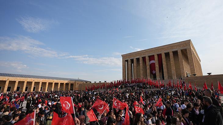 Anıtkabir’de 23 Nisan coşkusu: ‘Cumhuriyet değerlerinden asla taviz vermeyeceğiz’