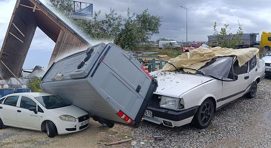 Antalya’yı hortum vurdu! 2 tonluk evi uçurup 9 arabayı parçaladı