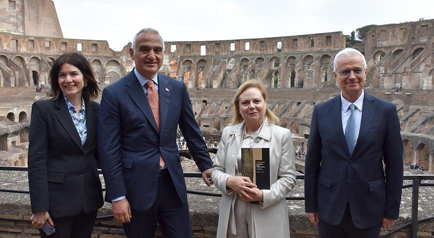 Bakan Ersoy İtalya’daki Göbeklitepe sergisinin kapanış törenine katıldı