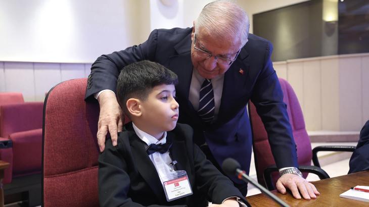 Bakan Güler, şehit ve gazi çocuklarıyla bir araya geldi