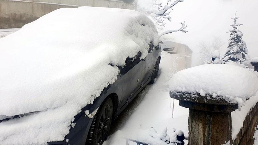 Bir kent beyaza büründü! Kar kalınlığı 30 santimetreye ulaştı