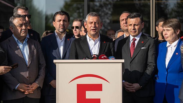 CHP Lideri Özgür Özel’den Sırrı Süreyya Önder’in hastanesine ziyaret