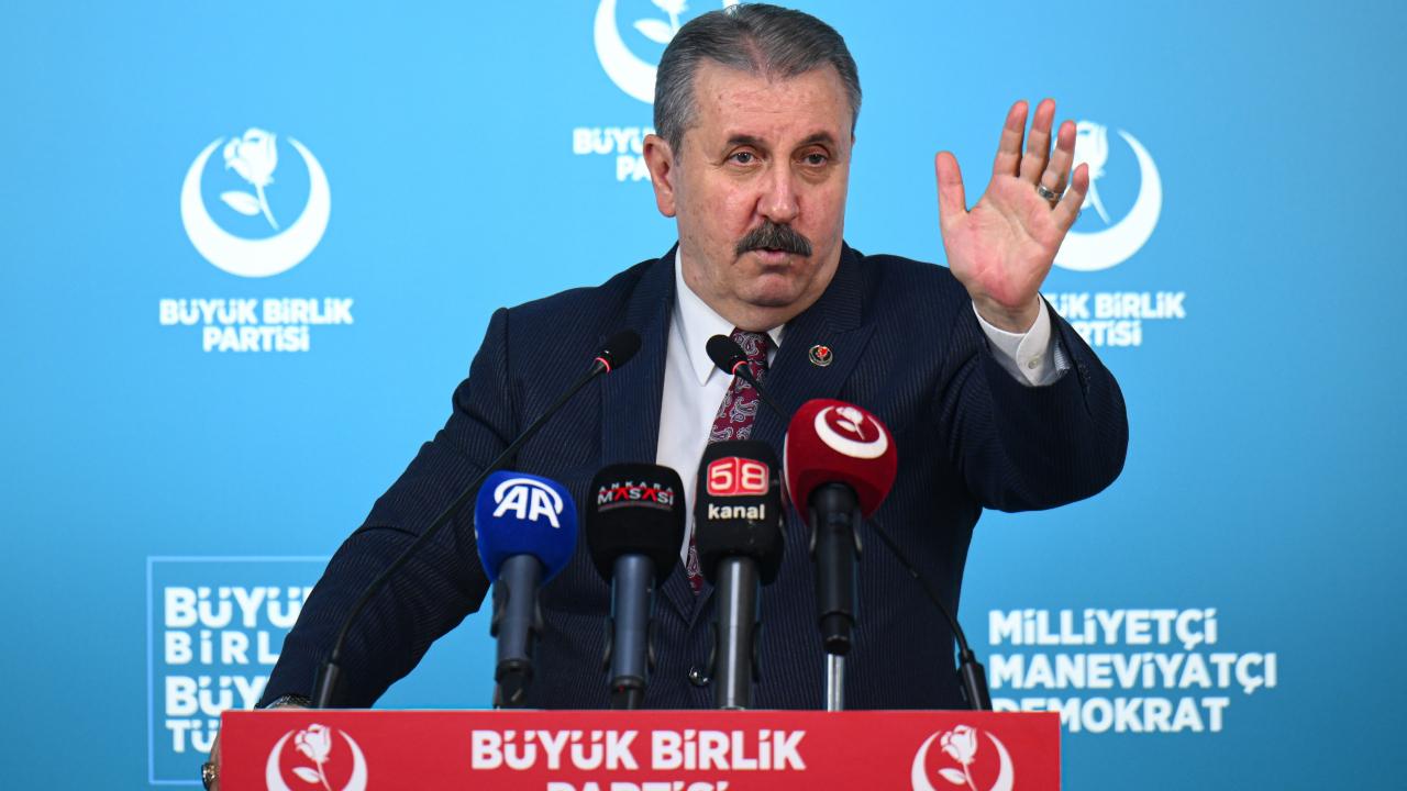 Destici’den Özel’e ‘cunta’ tepkisi: Millet iradesine hakaret