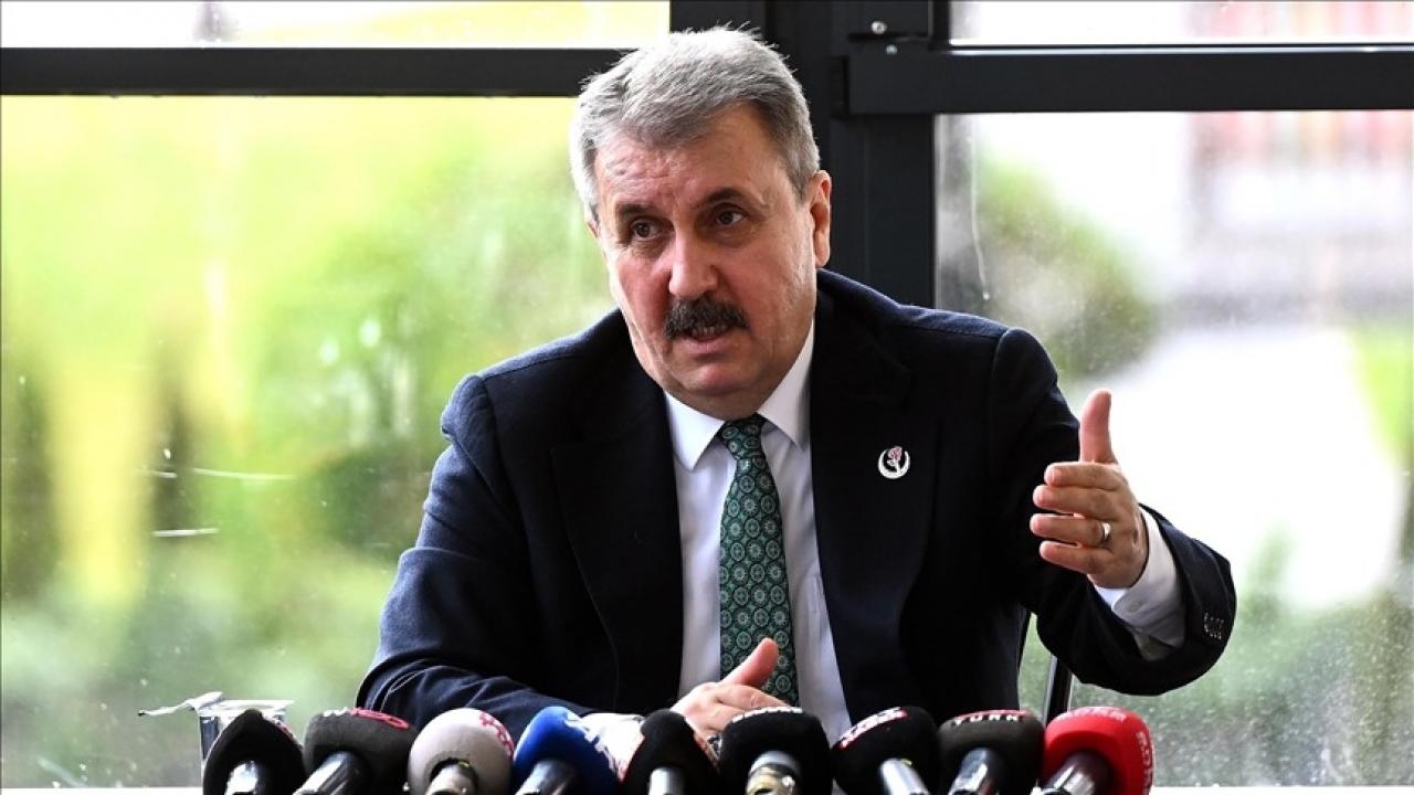 Destici’den Özgür Özel’e tepki: Gençlerin içeri girmesine sebep oldu