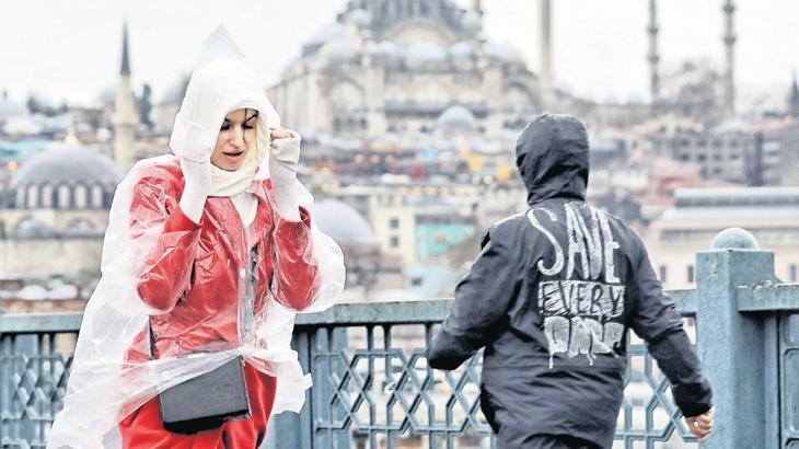 İstanbul’da deprem sonrası fırtına alarmı: Camlar titriyor çatılar uçuyor