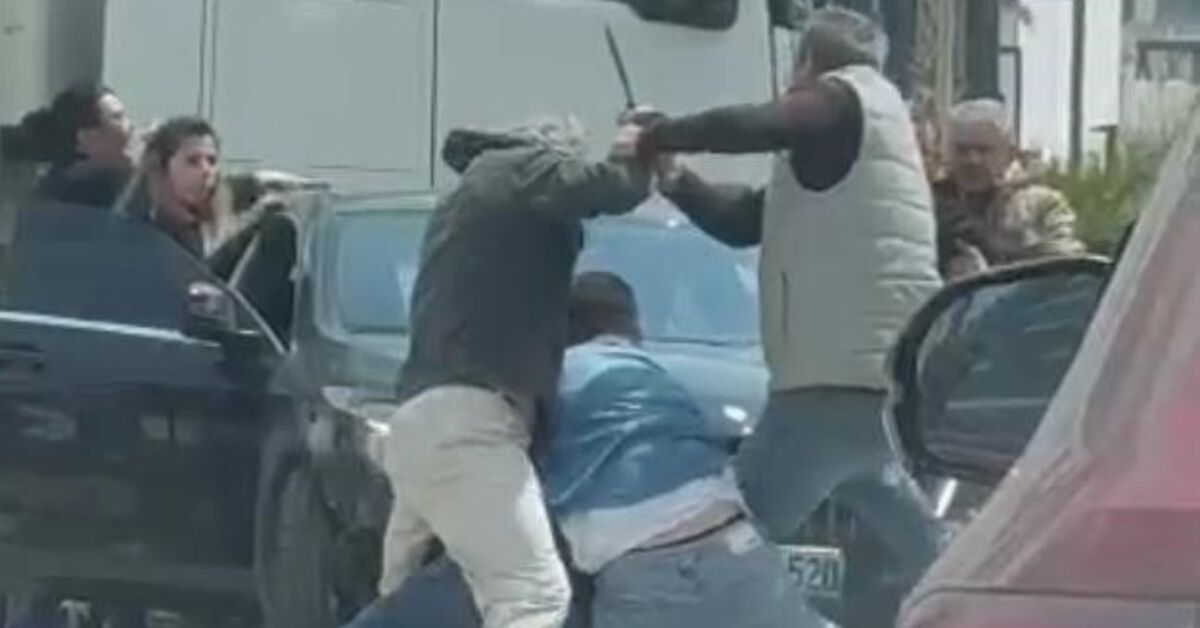 İzmir haberleri: O anlar kamerada! Trafikte satırlı dehşet | SON DAKİKA HABERLER | Son dakika haberleri