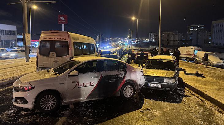 Kayseri’de zincirleme kaza! Tam 11 aracın karıştığı kazada 2 kişi yaralandı